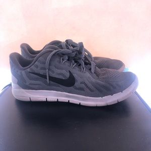 Unisex Nike tennis kids sz. 13